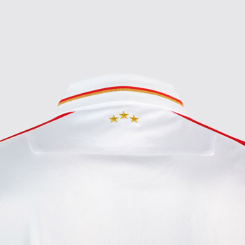 Crveno-beli dres Crvene zvezde za 2022/2023, Macron-4