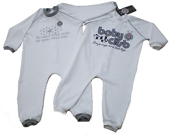 Baby zeka FK Partizan sa dugim nogavicama